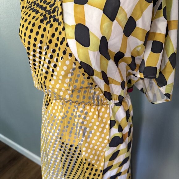 BloomChic Yellow Geometric Wrap Print Midi Dress Womens Size 26 Short Sleeve NWT - Picture 2 of 6